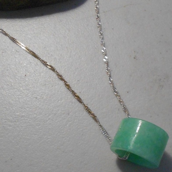 apple green barrel / silver chain or jade ring - Picture 6 of 6